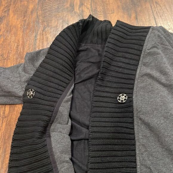 Lululemon Bliss Break Wrap Heathered Black size 6 Cardigan Jacket one button EUC - Picture 10 of 13